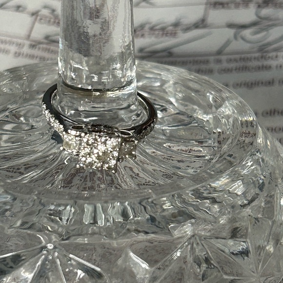 OVER 1 CTW DIAMOND RING SET WITH DIAMOND HEART ON THE SIDES. - Picture 5 of 16